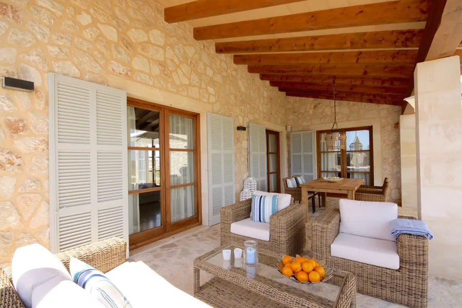 Covered porch of a new-build finca in Manacor